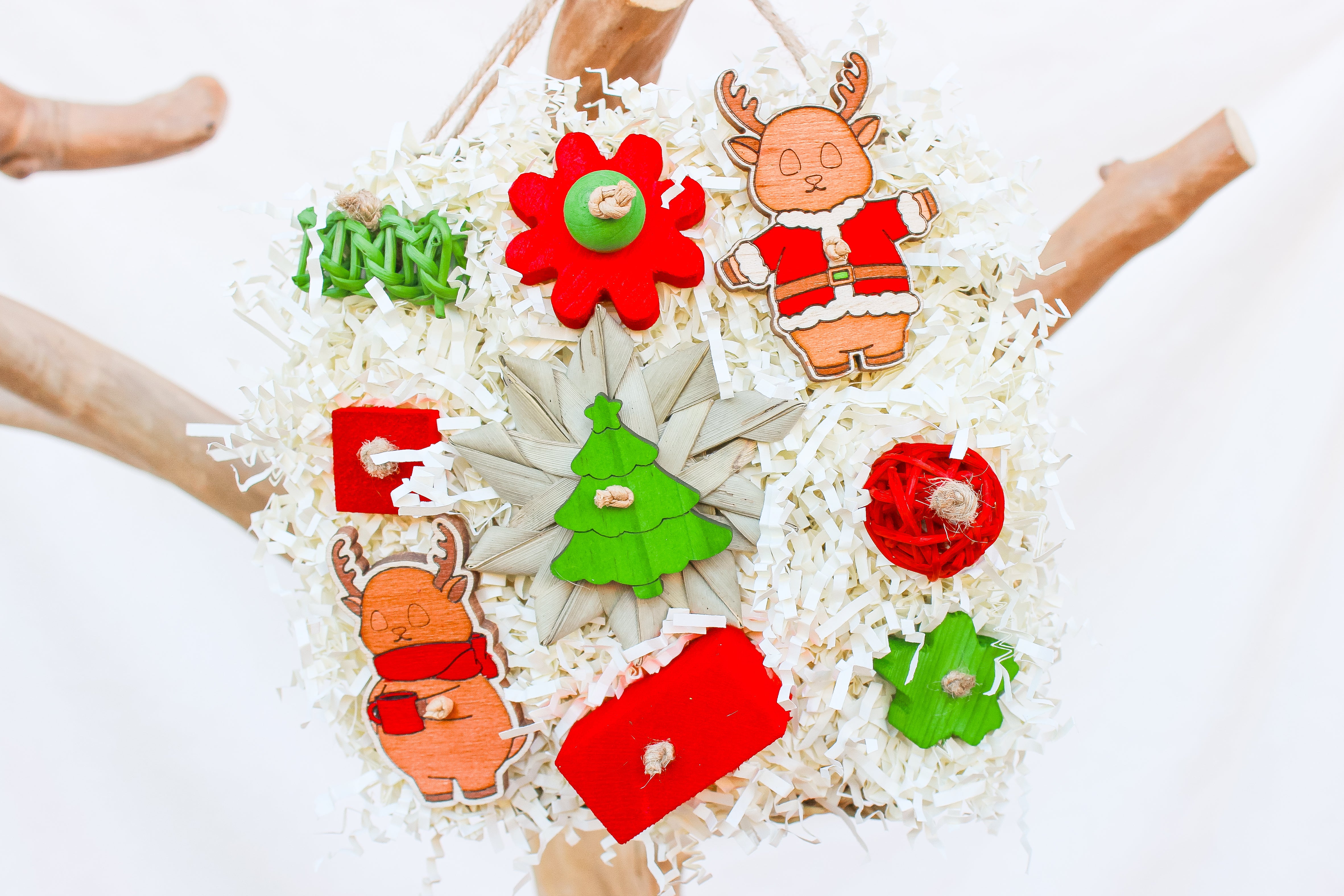 Best Christmas Seagrass Mats for your birds! Feather Beautiful